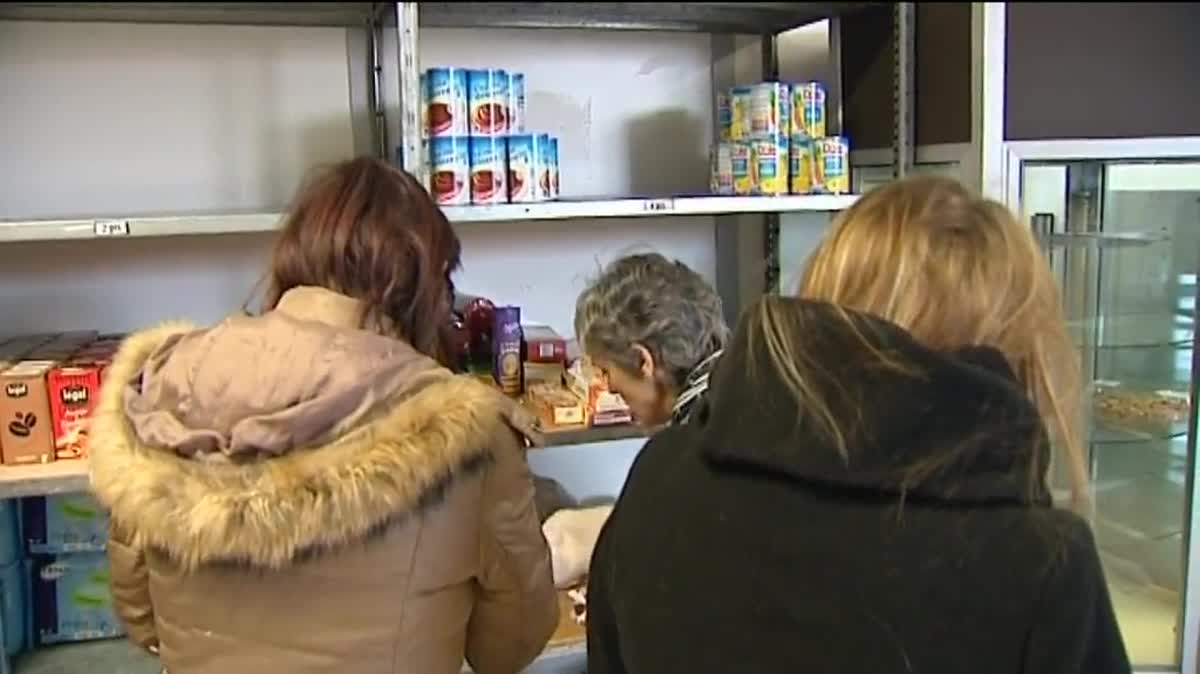 Les petits pots , le lait en poudre ou des couches : Le stock réservé aux bébés a quasiment disparu aux Restos du Coeur d'Aurillac (15)