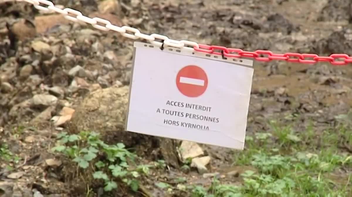 14/02/2017 - Pose d'une nouvelle membrane d'étanchéité de la retenue d'eau du barrage d'Ocana (Corse du Sud)