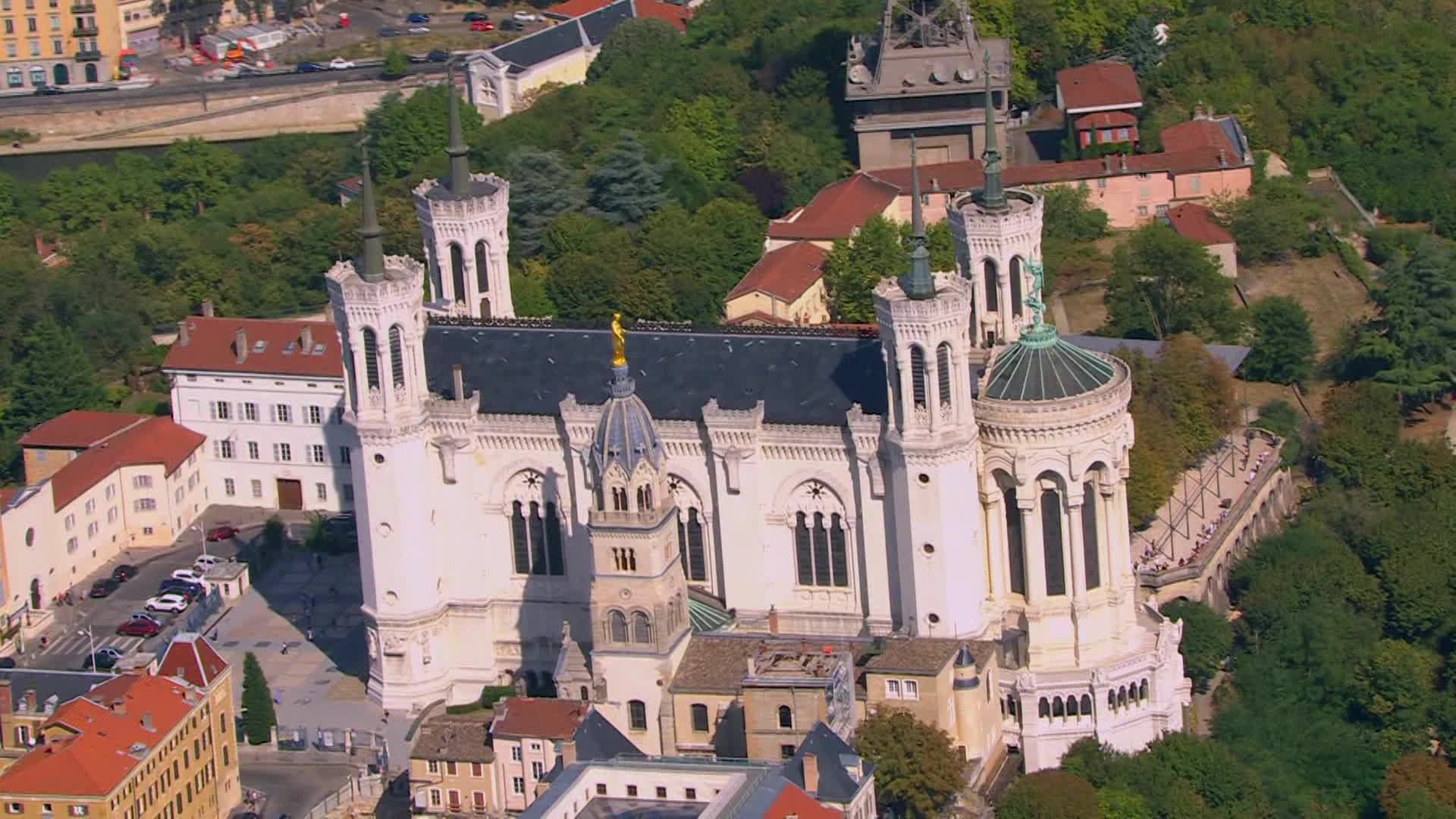 La Basilique de Fourvière, le riche cadeau des Lyonnais à la Vierge Marie, leur protectrice