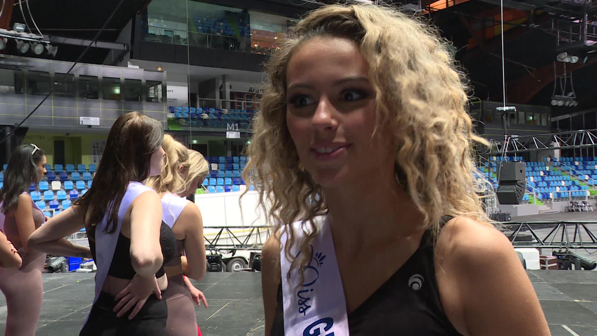 Les Miss répètent au stade couvert de Liévin les défilés face au 4 000 à 5 000 personnes attendues samedi soir.