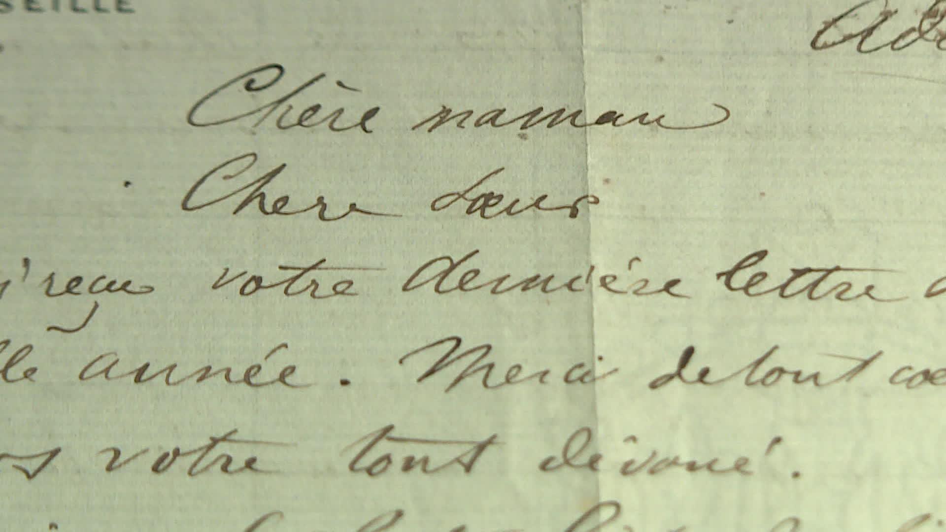 Les premiers visiteurs découvrent les nouveaux manuscrits acquis par le musée Rimbaud