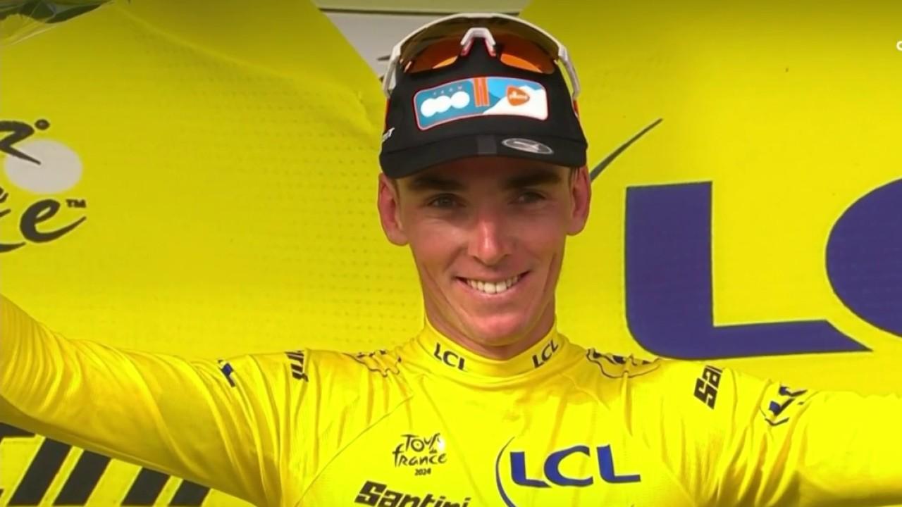 Alors qu'il a annoncé il y a quelques jours qu'il prendrait sa retraite à l’issue du Critérium du Dauphiné en 2025, Romain Bardet s'impose dans la première étape de cette 111ème édition du Tour de France. Le coureur de la formation dsm-firmenich PostNL enfile pour la première fois le maillot jaune de sa carrière.