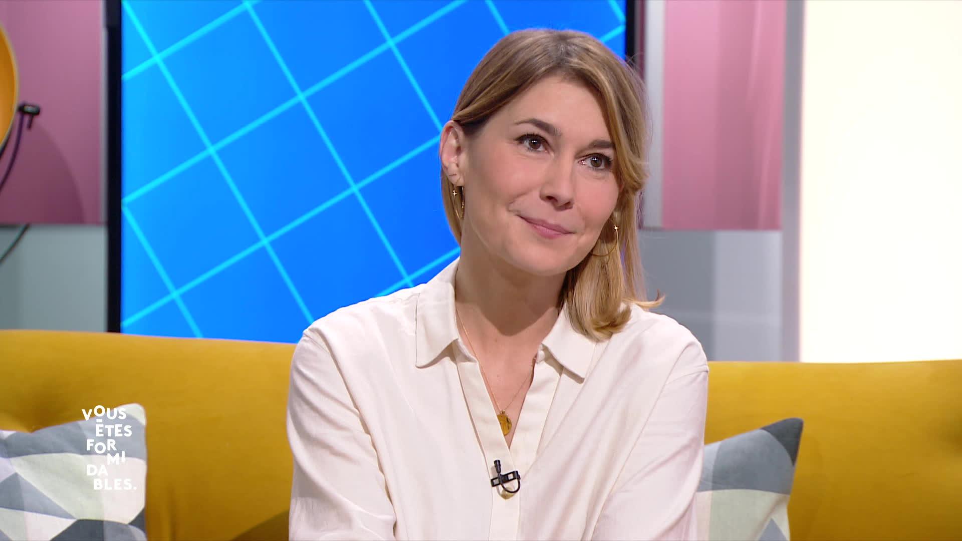 La chanteuse Suzane Grimm présente son EP "Je m'envole", sur le plateau de "Vous êtes formidables".