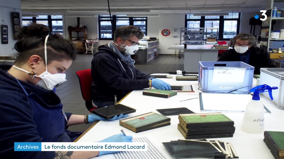 Edmond Locard, médecin lyonnais, à la tête du premier laboratoire de police scientifique au monde au début du XXe siècle.