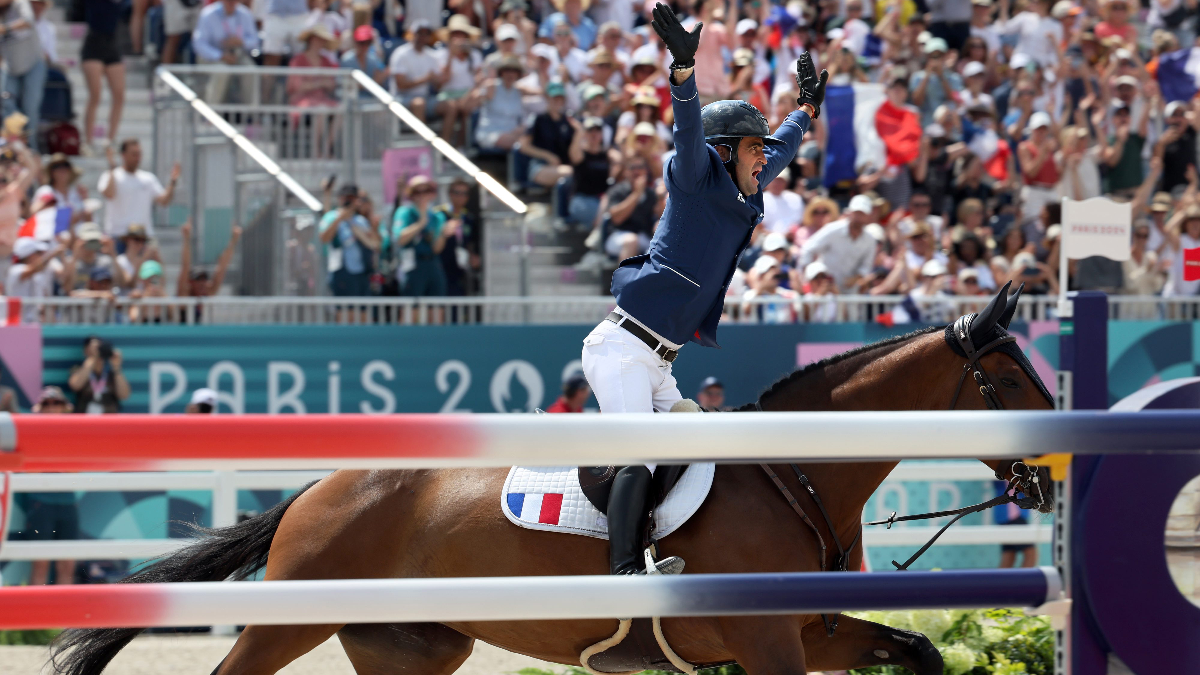 Intégré à l'équipe de France au dernier moment suite à un forfait, Olivier Perreau, a réalisé un parcours parfait et décrocher la médaille de Bronze par équipe avec sa jument Dorai d'Aiguilly