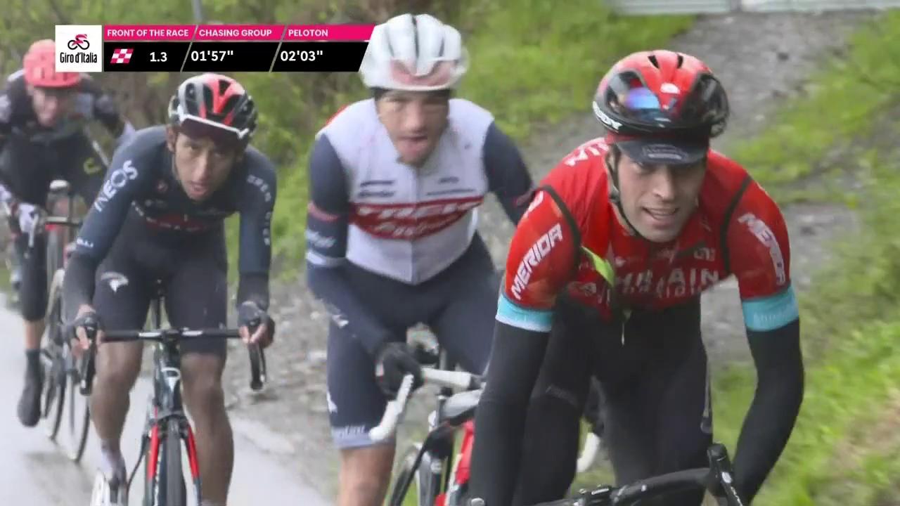 Mikel Landa (Bahrain Victorious), Giulio Ciccone (Trek Segafredo) et Ean Bernal (Ineos-Grenadiers) à l'attaque dans le Colle Passerino de la 4e étape du Tour d'Italie.