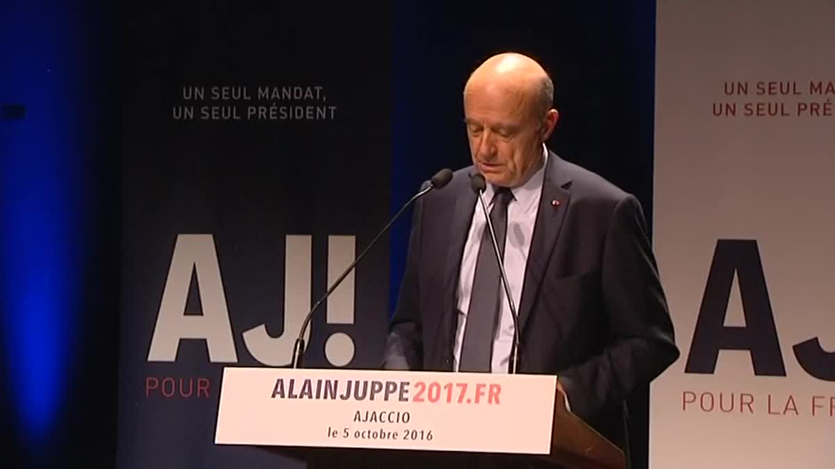 Alain Juppé lors d'un meeting à Ajaccio (Corse du Sud) le 5 octobre 2016