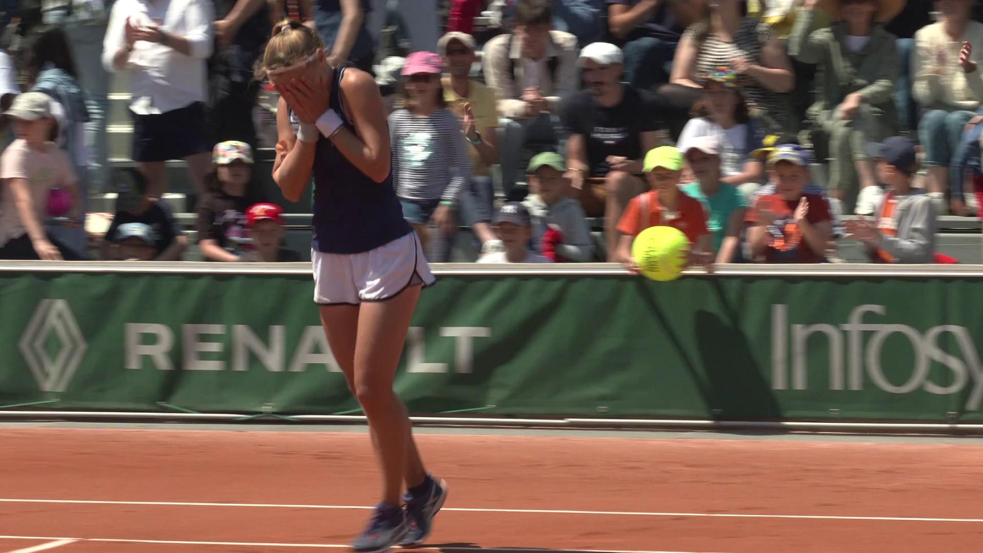 Alice Robbe rallie le 3e tour des qualifications de Roland-Garros en venant à bout de le Hongroise Reka Luca Jani. La Française a maitrisé son sujet et l'emporte 7/6 7/5.