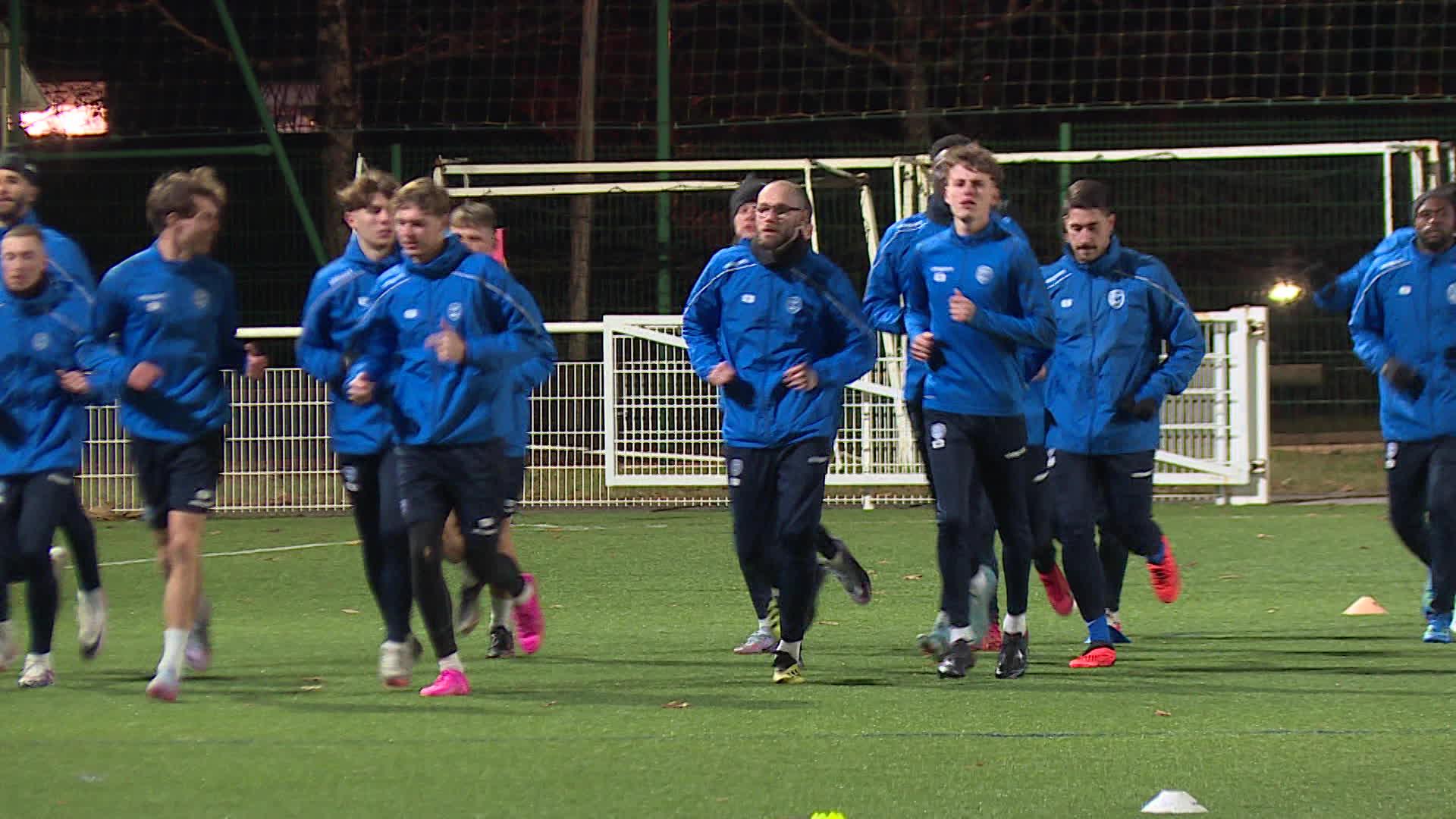 Les joueurs du CA Pontarlier à l'échauffement.