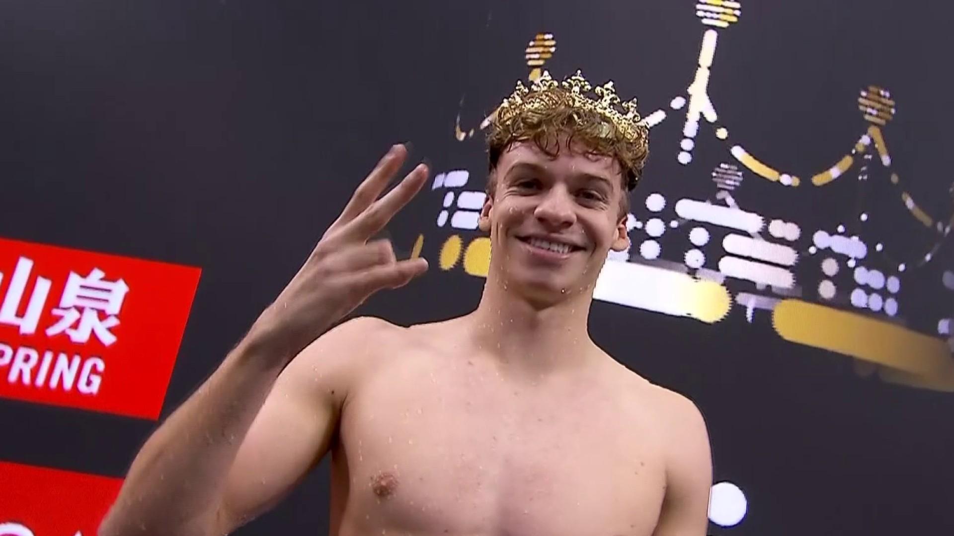 En remportant le 100m 4 nages de l'étape de Singapour, Léon Marchand s'offre par la même occasion la couronne dorée dévolue au vainqueur des trois courses de la même spécialité sur les trois levée de la Coupe du monde de natation en petit bassin.