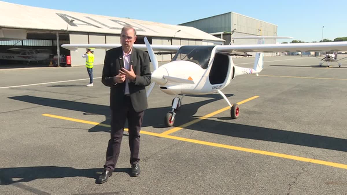 Premier avion complètement électrique arrivé à l'aéroclub d'Albi (Tarn). Albi, 22 septembre 2022.