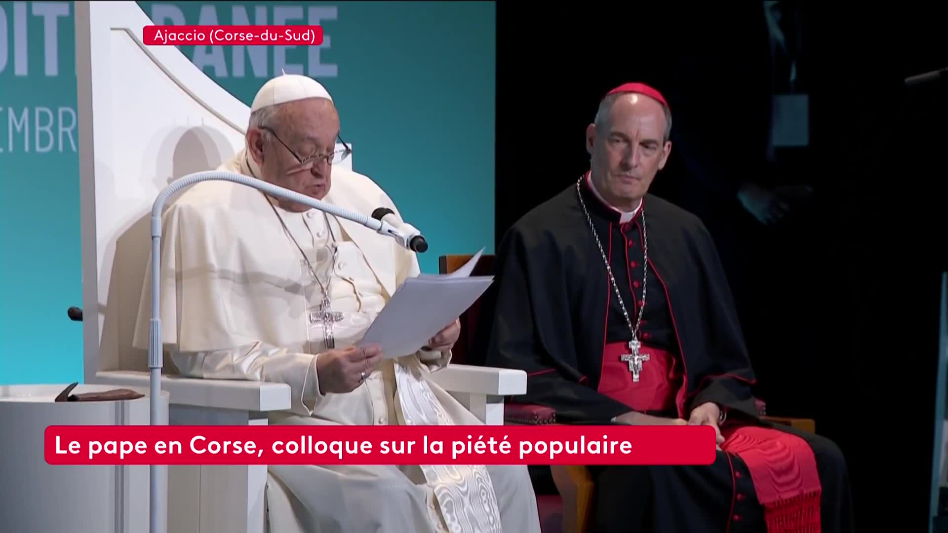 En visite en Corse, le pape François appelle à une "saine laïcité"