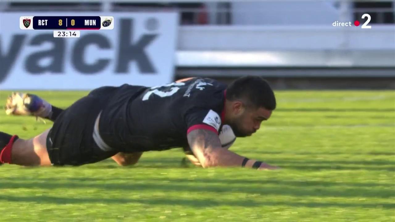 Après une récupération, Jiuta Wainiqolo a réalisé un superbe rush pour offrir sur un plateau le premier essai du match à Duncan Paia’aua. Toulon mène dans cette partie. Melvyn Jaminet s'est lui chargé de la transformation.