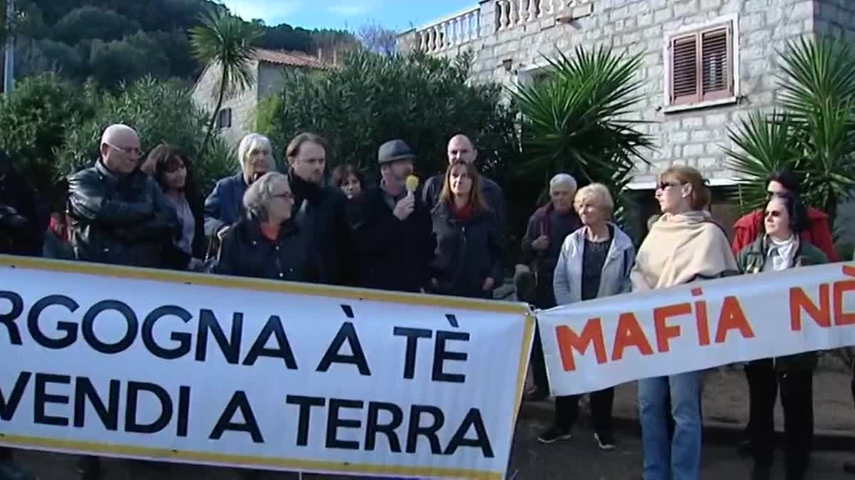 10/12/16 - Attentat sur la maison d’une écologiste : manifestation de soutien à Sotta (Corse du Sud)