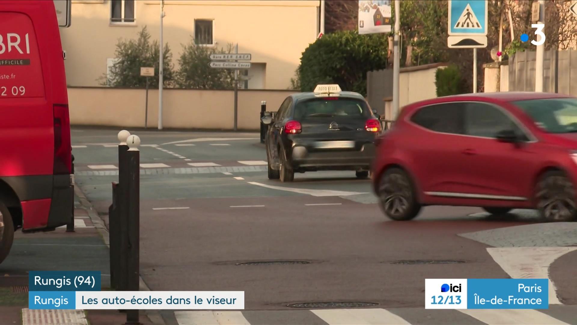 Créneaux, bouchons, jeunes conducteurs : quand les autos-écoles bloquent la circulation d'une ville (photo d'illustration)