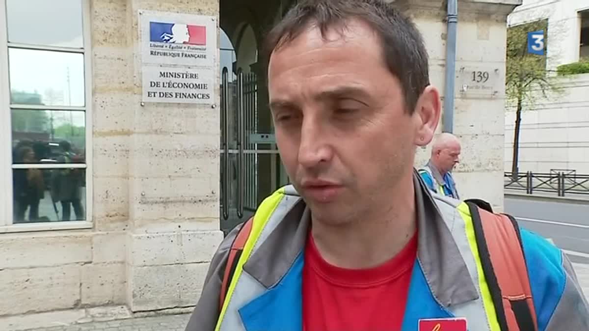 Les syndicalistes F.O et C.G.T de GM&S La Souterraine avant leur entrée au ministère de l'Industrie à Paris