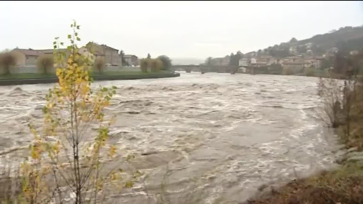 À Brives-Charensac, près du Puy-en-Velay, la Loire est montée de plus d'1,50 mètre dans la nuit du 21 au 22 novembre.