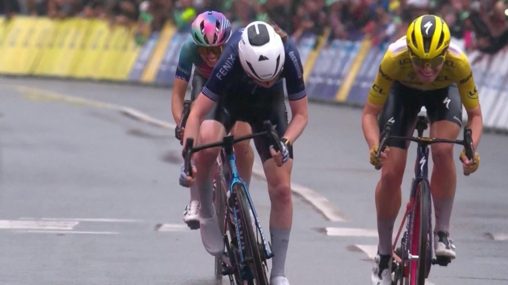 Après un sprint de haute volée, Puck Pieterse (Fenix-Deceuninck) remporte la 4e étape du Tour de France Femmes, sa première victoire chez les pro, devant Demi Vollering (SD Worx - Protime), qui conforte son maillot jaune, et la Polonaise Kasia Niewiadoma (Canyon//SRAM Racing) qui a tenté sa chance dans le final.