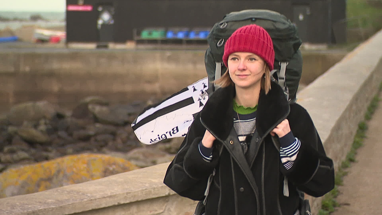 Juliette Hamon est une jeune bretonne de 25 ans avec un projet fou : faire le tour du monde en stop sans prendre l'avion. Elle sera suivie par plusieurs écoles du Finistère.