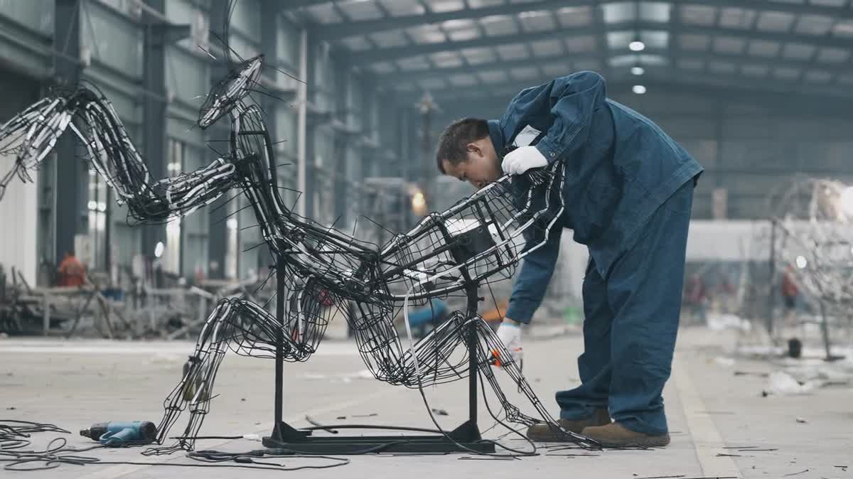 Le procédé de fabrication de l'événement "Jungle en voie d'illumination" au Jardin des Plantes de Paris.