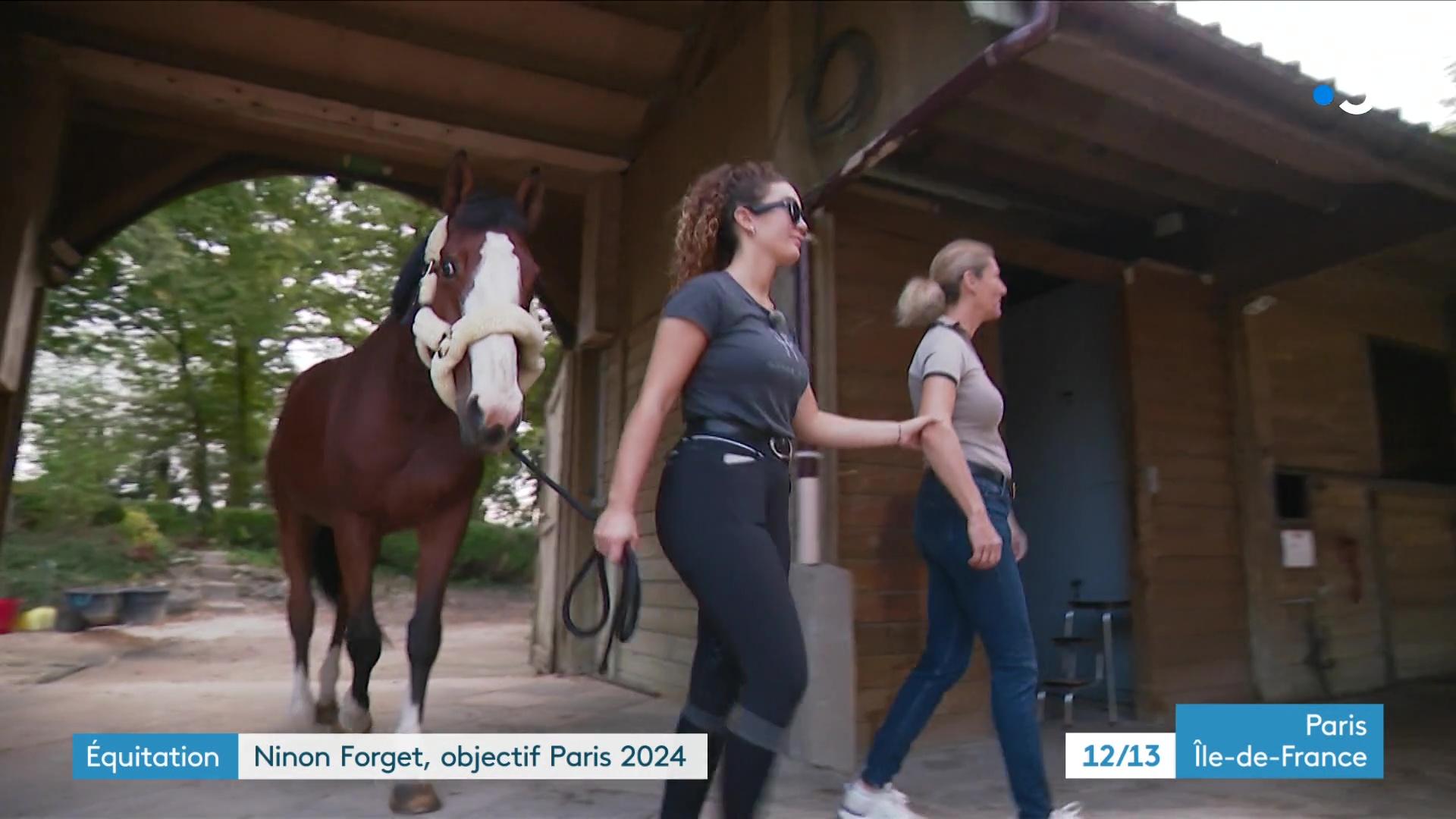 Ninon Forget et son cheval à l'écurie