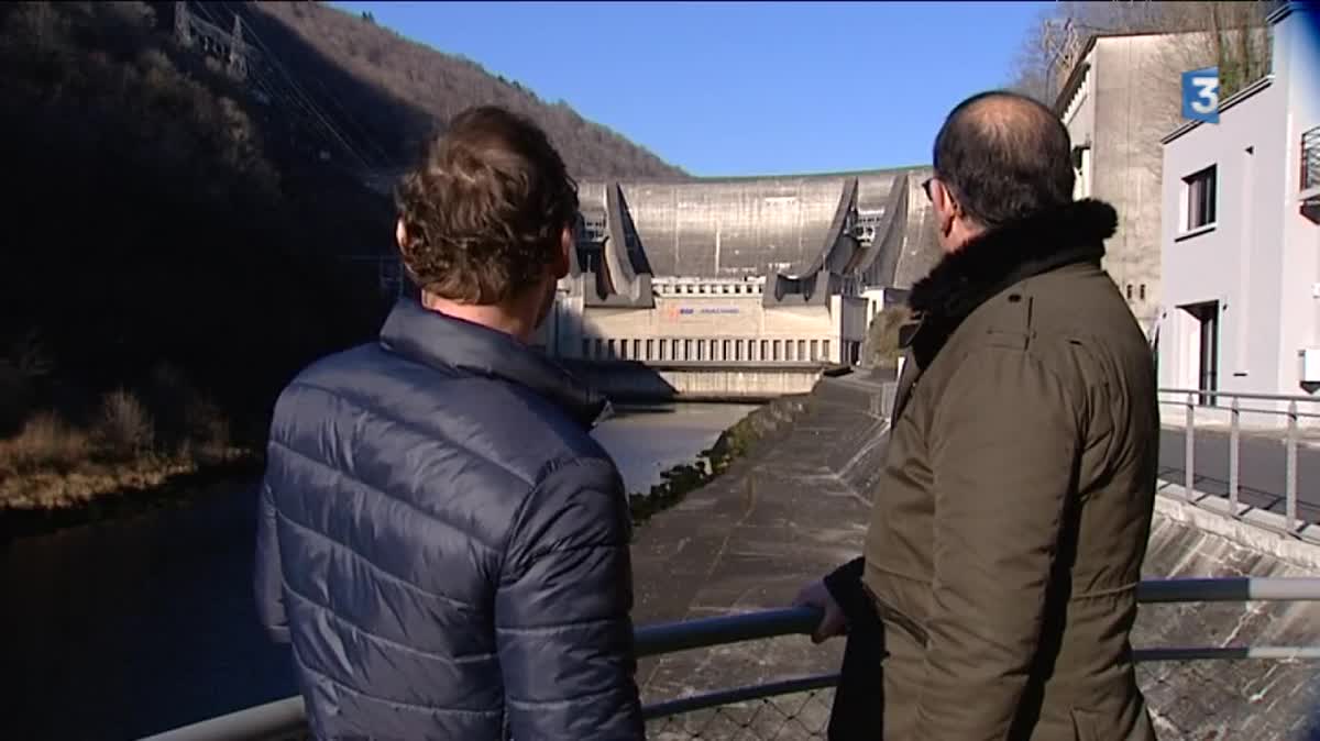 Le Barrage du Chastang est situé sur les communes de Saint-Martin-la-Méanne (rive droite) et de Servières-le-Château (rive gauche)