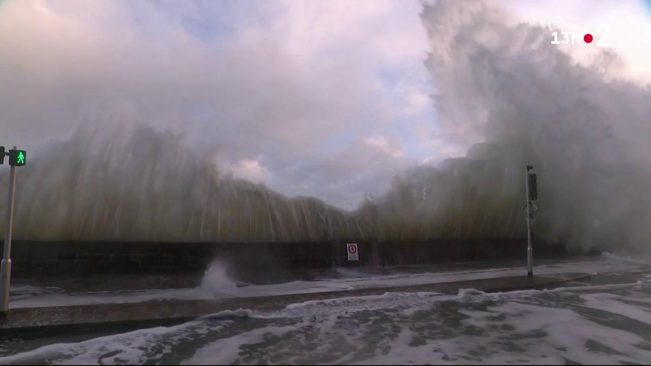 Dépression Pierrick : Saint-Malo envahie par la mer, un spectacle périlleux qui fascine les riverains