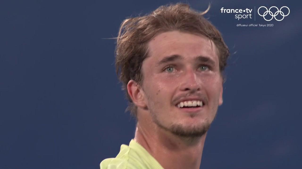 Alexander Zverev devient le premier tennisman allemand de l’histoire à remporter la médaille d’or. L’Allemand s’est imposé deux manches à rien face à Karen Kachanov (6-3/6-1).