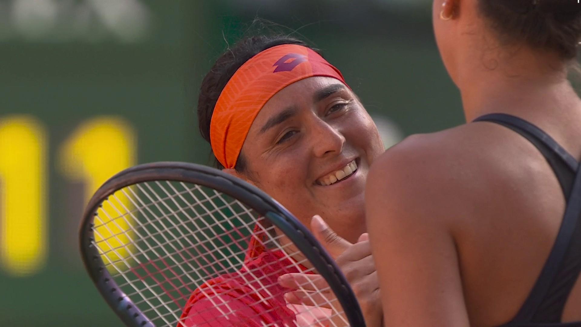 La Tunisienne Ons Jabeur, tête de série numéro 7, a facilement éliminé Océane Dodin malgré une belle résistance de la Lilloise de 26 ans en fin de rencontre (6-2, 6-3).