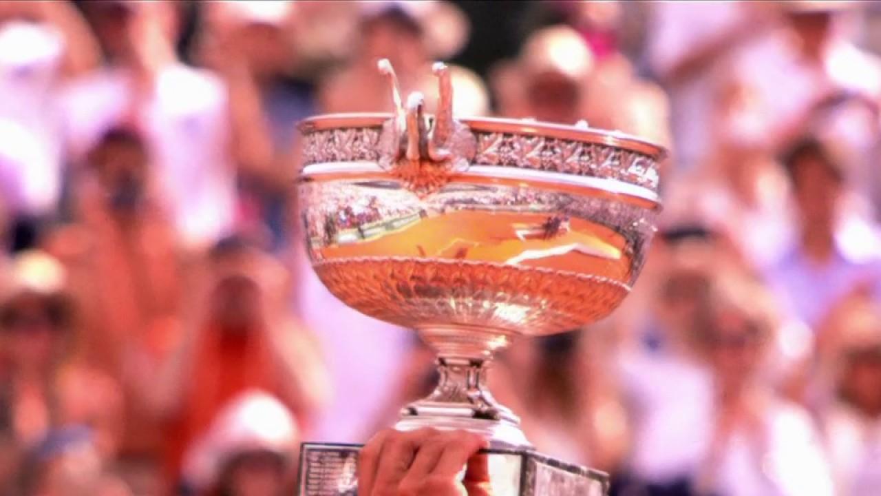 Sans le roi Nadal, le trône est vide. Alors, qui de l'infatigable Djokovic, du favori Alcaraz ou des outsiders tels que Medvedev et Tsitsipas, parviendra à soulever la Coupe des Mousquetaires ?