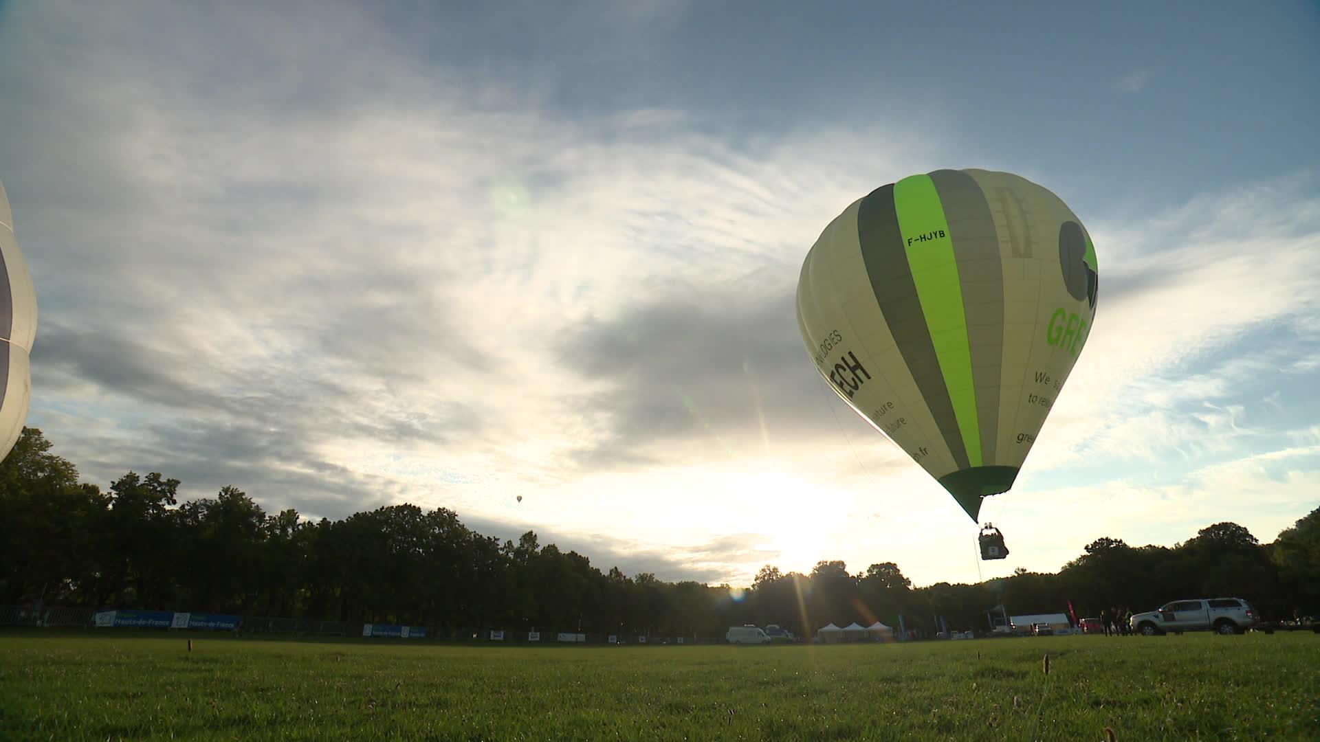 Une montgolfière s'envole depuis le parc de la Hotoie, en plein cœur d'Amiens.