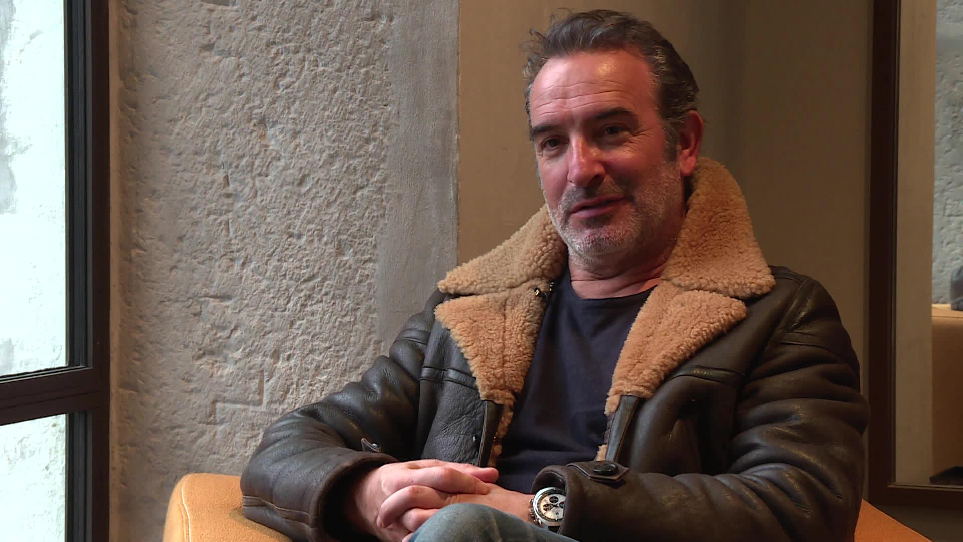 Jean Dujardin revient sur sa traversée de la France pour le film de Denis Imbert, les chemins noirs