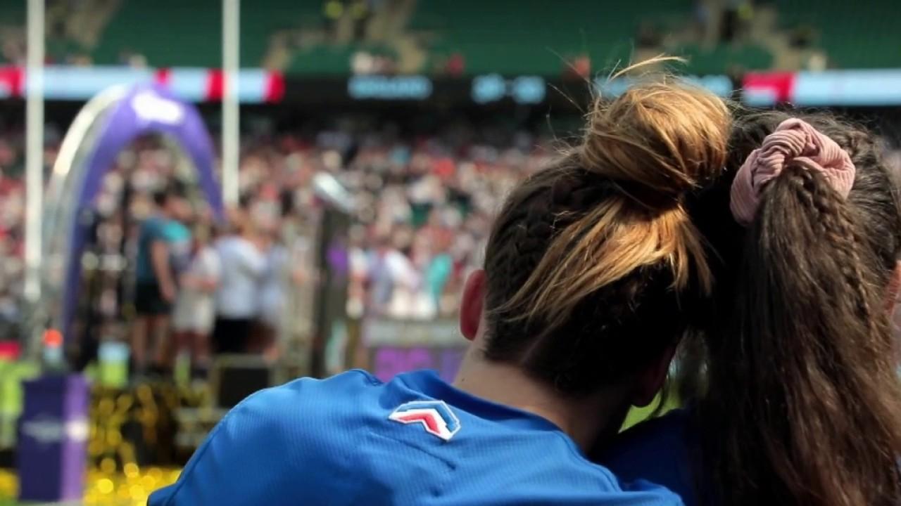 Devant plus de 57 000 personnes à Twickenham, le XV de France rate le Grand Chelem au profit des Anglaises (38-33). Malgré une deuxième mi-temps exceptionnelle, les Bleues n'ont pas pu rattraper le retard pris dans le premier acte. De quoi nourrir quelques regrets.