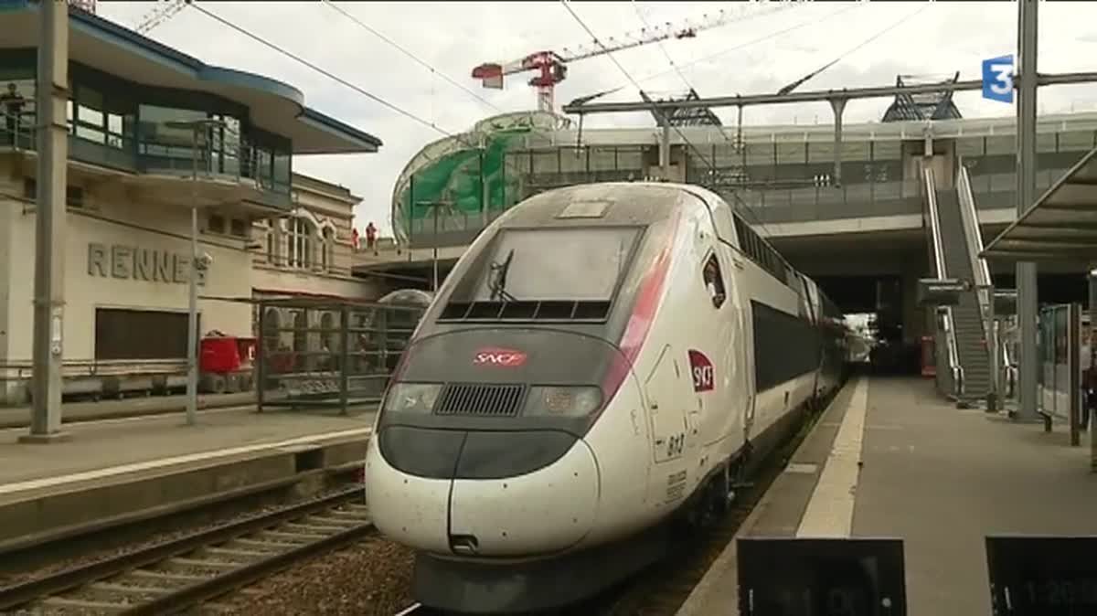 Yannick, le conducteur de train qui était aux commandes de ce 1er TGV Paris-Rennes en 1h26, à l'arrivée en gare de Rennes - 7 juin 2017