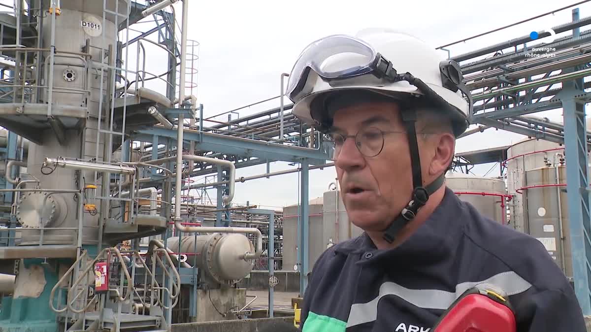 Les plateformes chimiques de Jarrie et Pont-de-Claix nient leur responsabilité après la découverte de traces de polluants chimiques dans l'eau potable de la métropole de Grenoble.