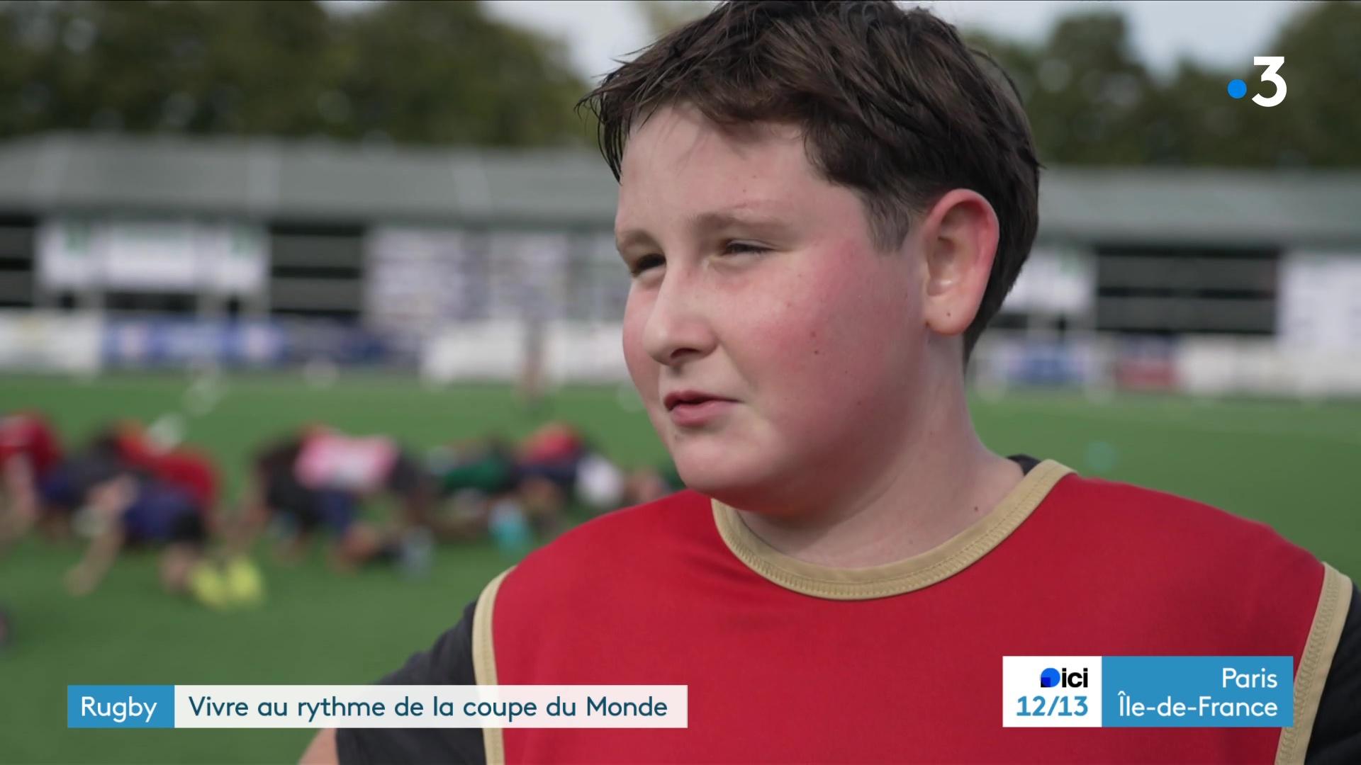 Les enfants sont encadrés par des professoinnels comme Elias Coulibaly