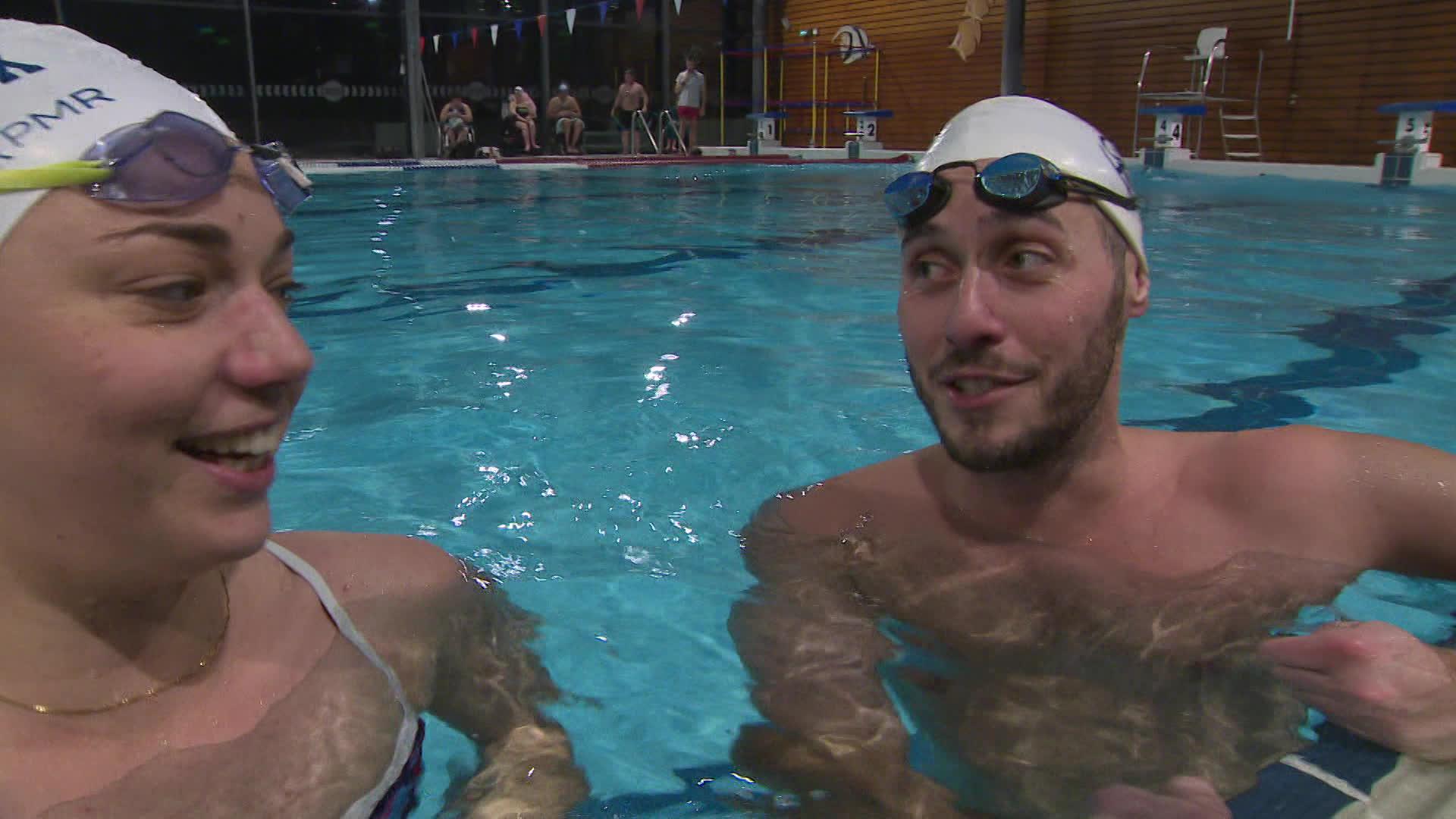 Cloé Vercoutère et Yannick Dartial dans le bassin d'entrainement à Bordeaux avant les Mondiaux de natation synchronisée.