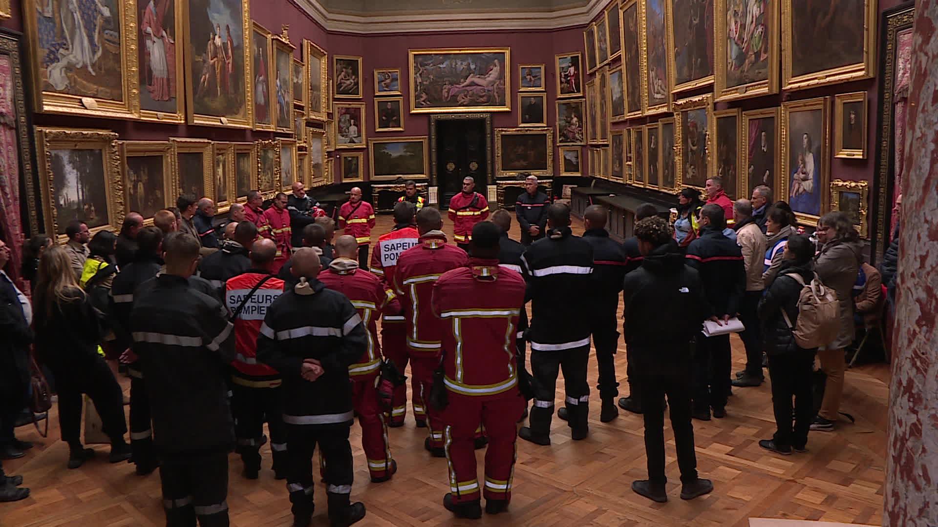 Une quarantaine de pompiers ont participé à un exercice de simulation d'incendie au château de Chantilly mardi 27 septembre 2022.