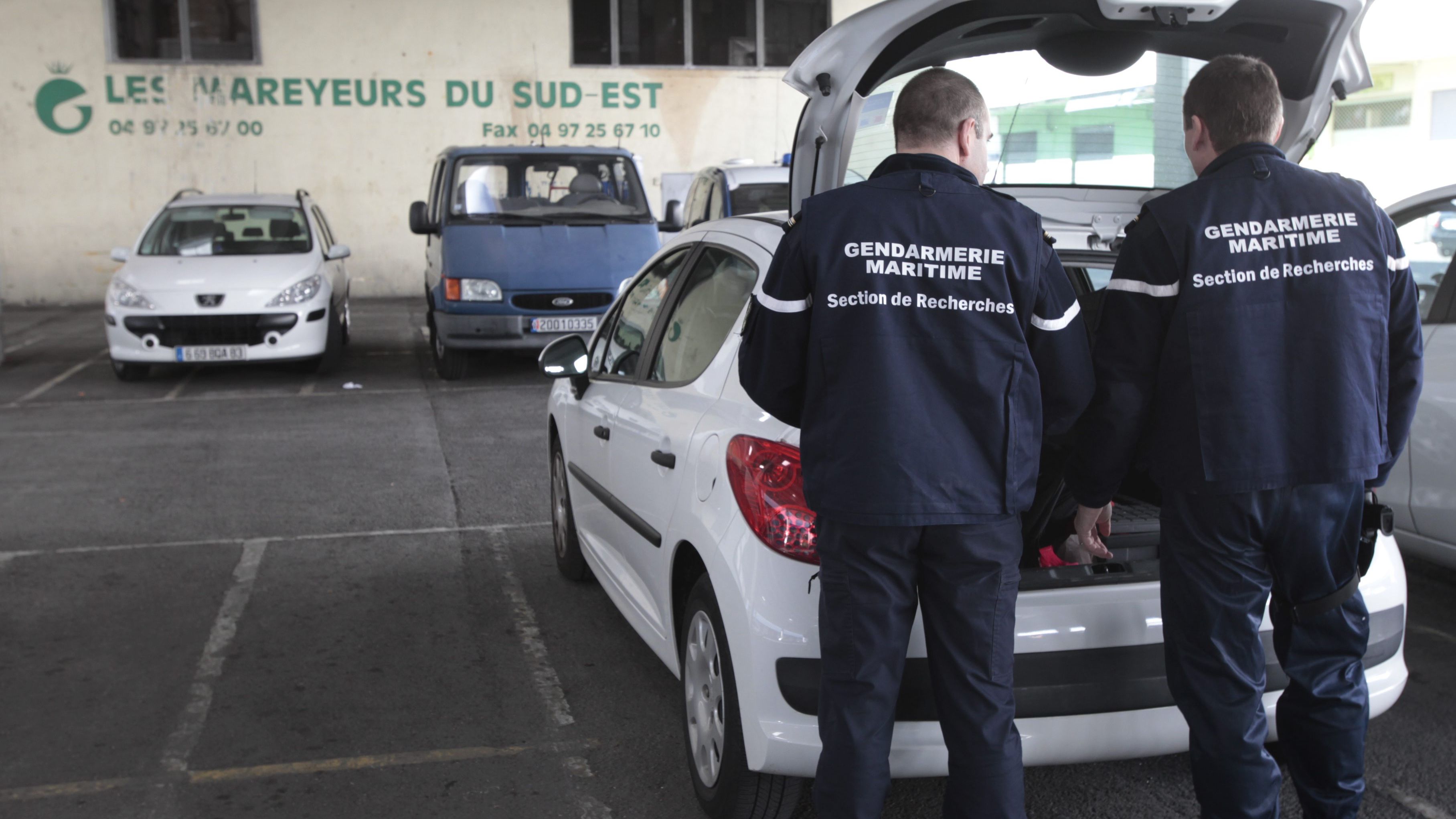 Perquisition de la gendarmerie maritime dans les locaux de la société Les marayeurs du sud est au MIN de Nice, le 20 novembre 2012