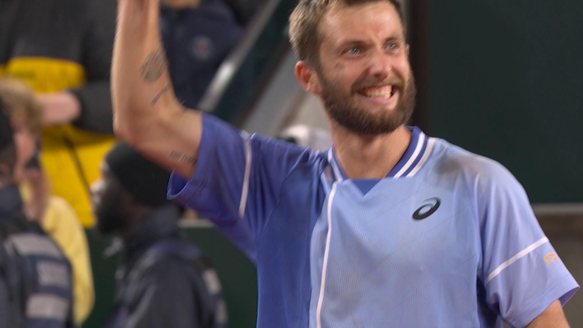 Qualifié pour le 3e tour après sa victoire face à l'Autrichien Sebastian Ofner, Corentin Moutet revient sur son match et l'ambiance dans le Court Suzanne-Lenglen.