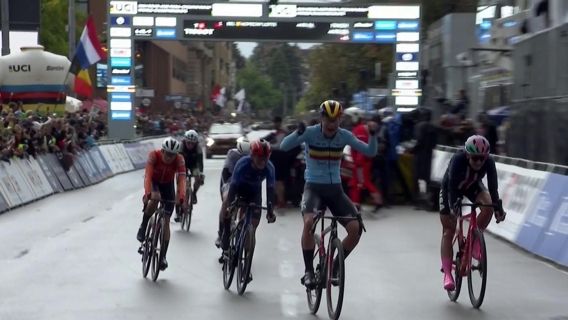 Au terme d'une course très disputée, Lotte Kopecky s'est imposée au sprint lors de ces Mondiaux de cyclisme sur route à Zurich devant Chloé Dygert et Elisa Longo Borghini. La Belge conserve son titre mondial acquis l'an dernier à Glasgow.