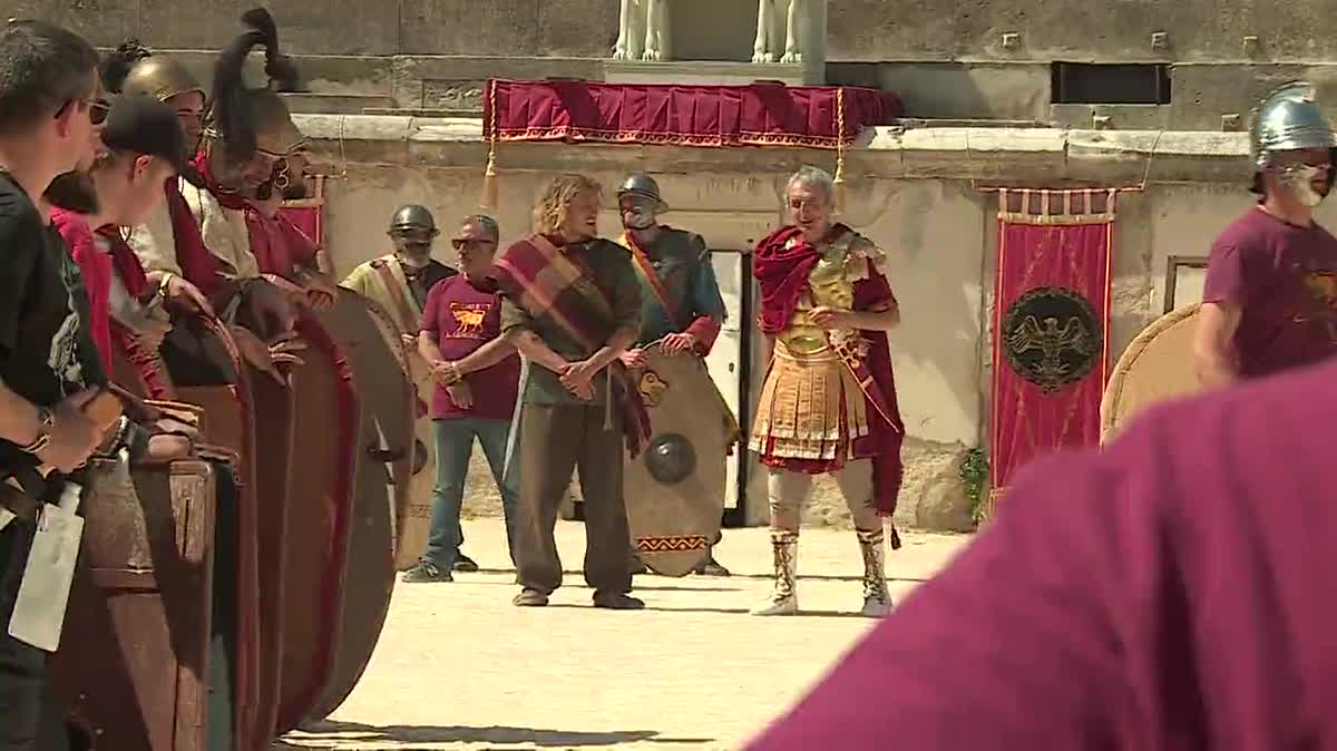 800 figurants participent au spectacle dans les arènes de Nîmes.