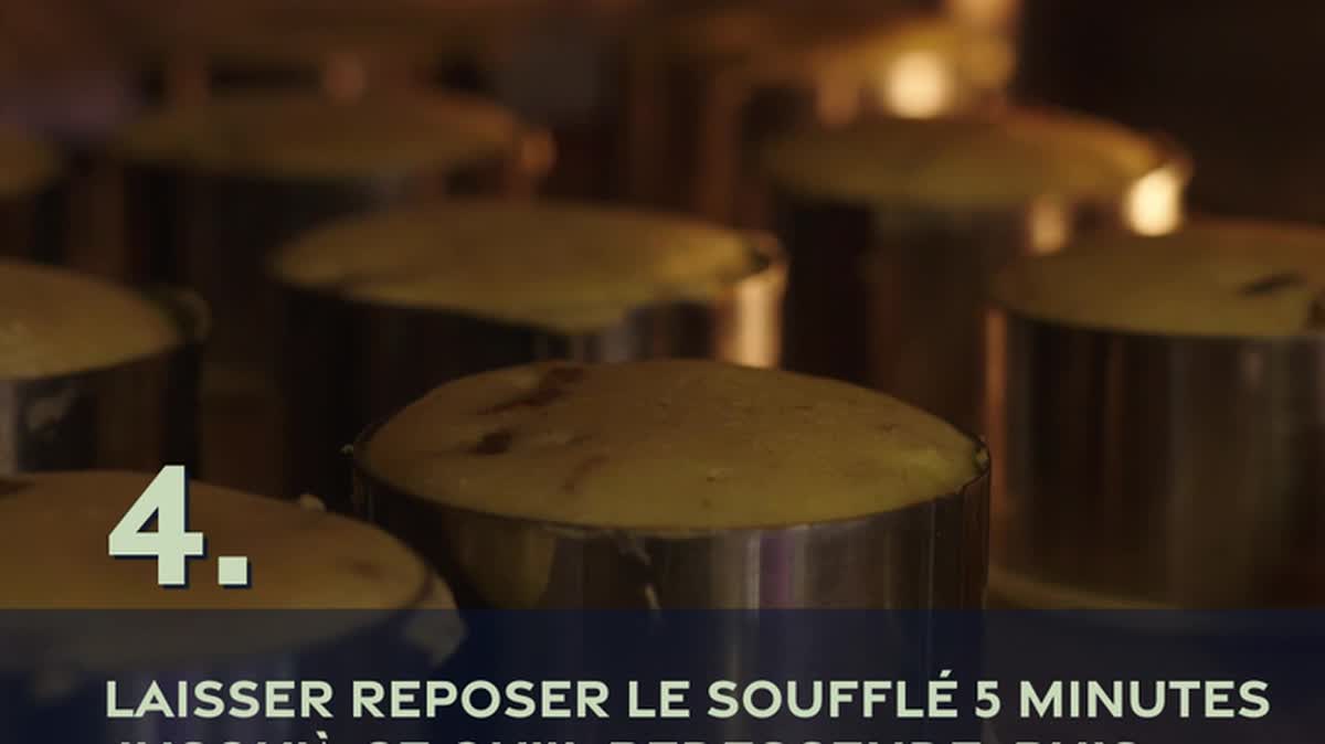 Le délicieux soufflé au comté du chef Philippe Bouvard.