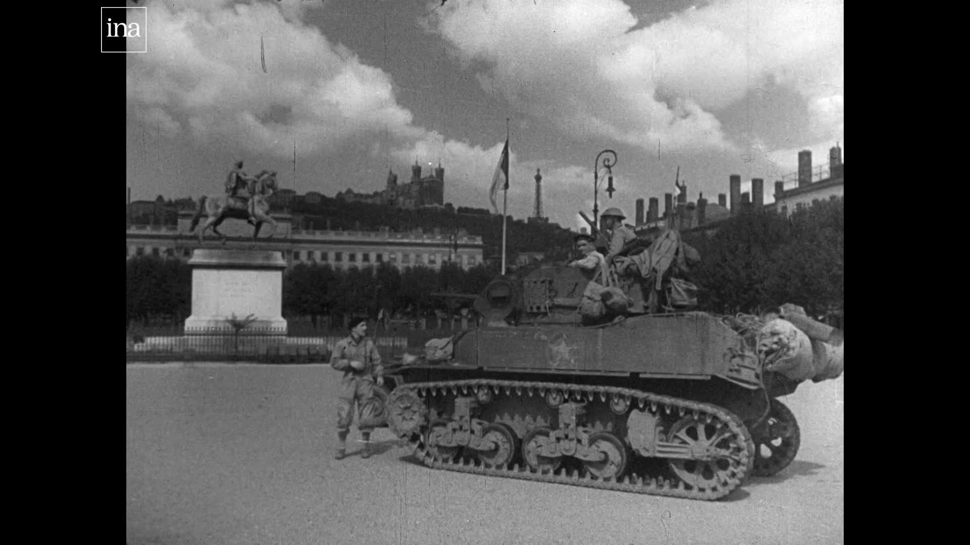 Les libérateurs de Lyon sur la place Bellecour début septembre 1944